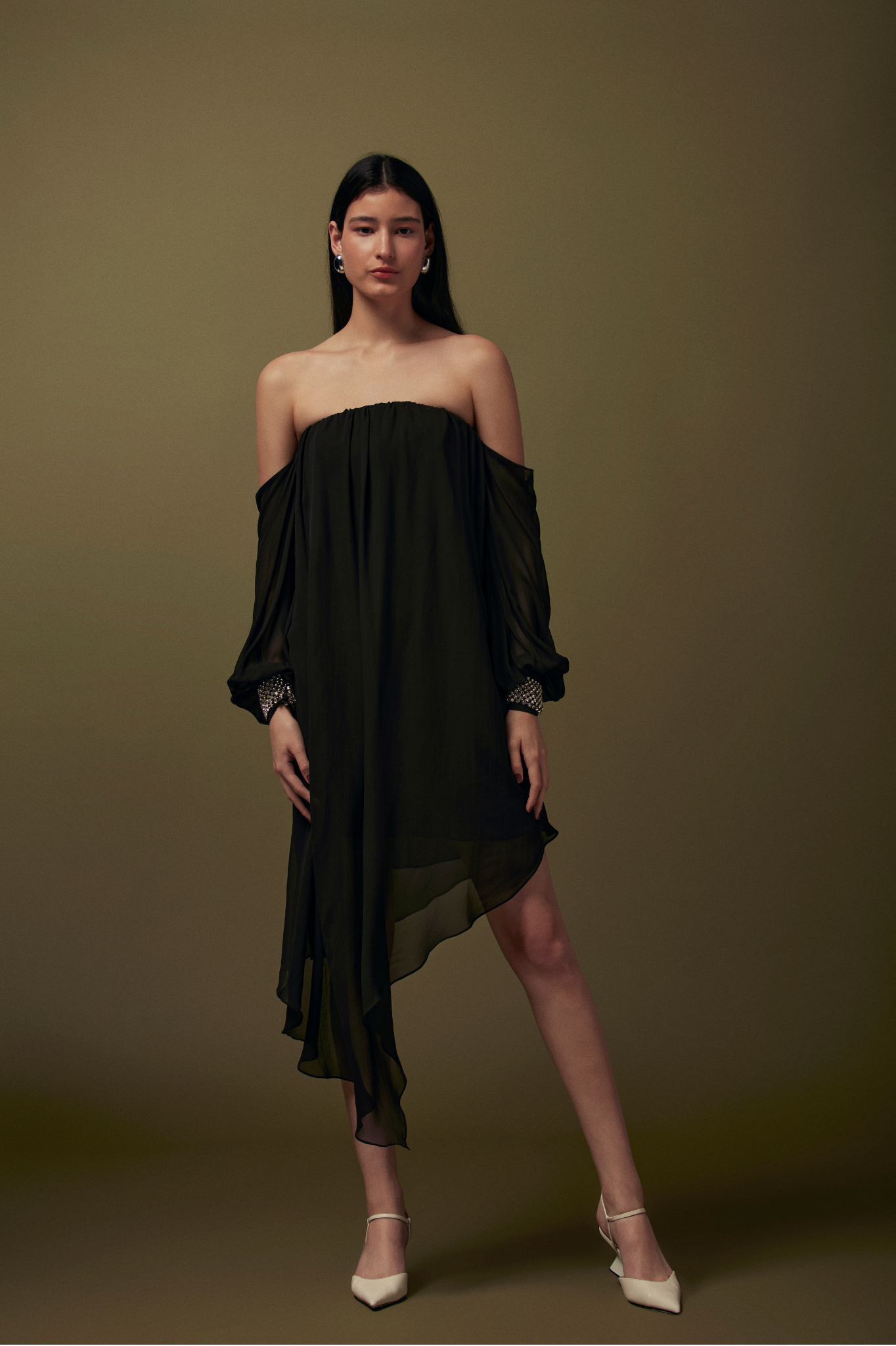 VESTIDO CURTO OMBRO A OMBRO PRETO